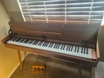 UISCOM 88 Key Weighted Home Digital Piano,Wooden Desk Keyboard,Triple-Pedal
Transforms Between Desk and Vanity,Progressive Hammer-Action Keyboard, Per