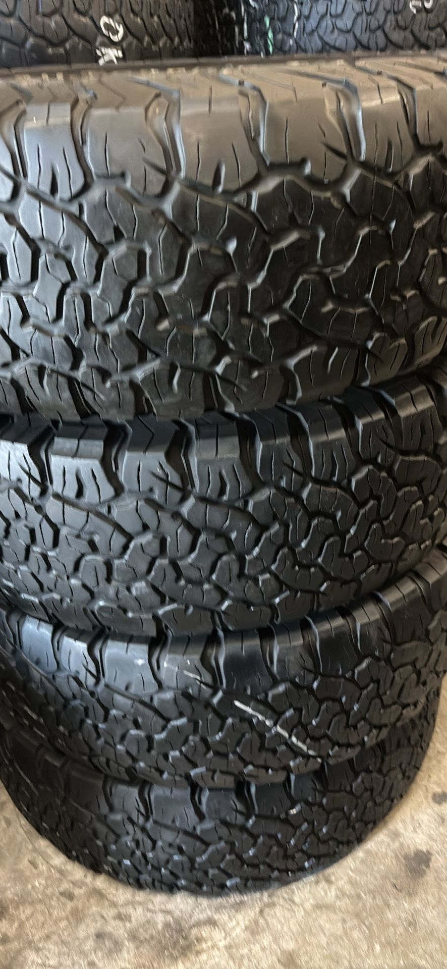 285/70/17 Bfgoodrich All Terrian Ko2 🔥