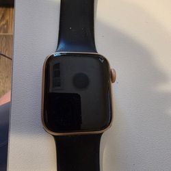 40mm Apple Watch SE 