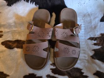 Women Sandals Size 7 Excellent Condition ✨️