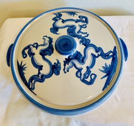 MA Hadley Pottery Casserole~ 3.5 Quarts~13” Wide ~ Horse the end