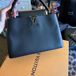 Capucines MM Louis Vuitton Bag 
