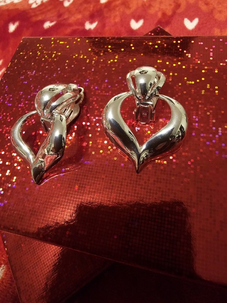 $10.00 - Heartshaped Clip Earrings, NEW in Red Gift Box!