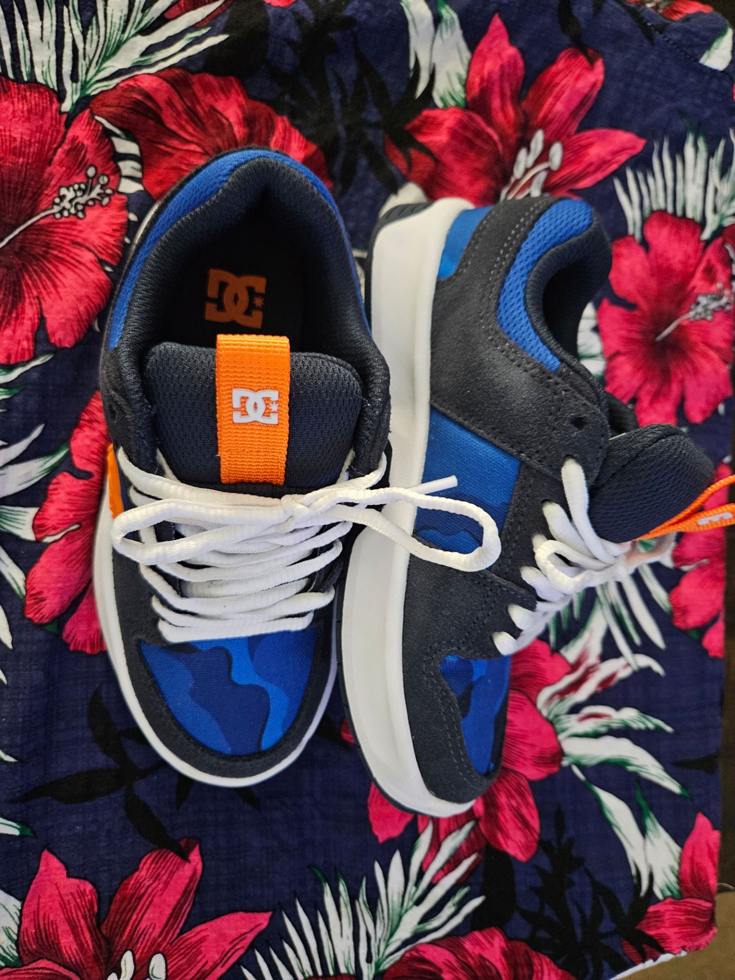 DC boys shoes