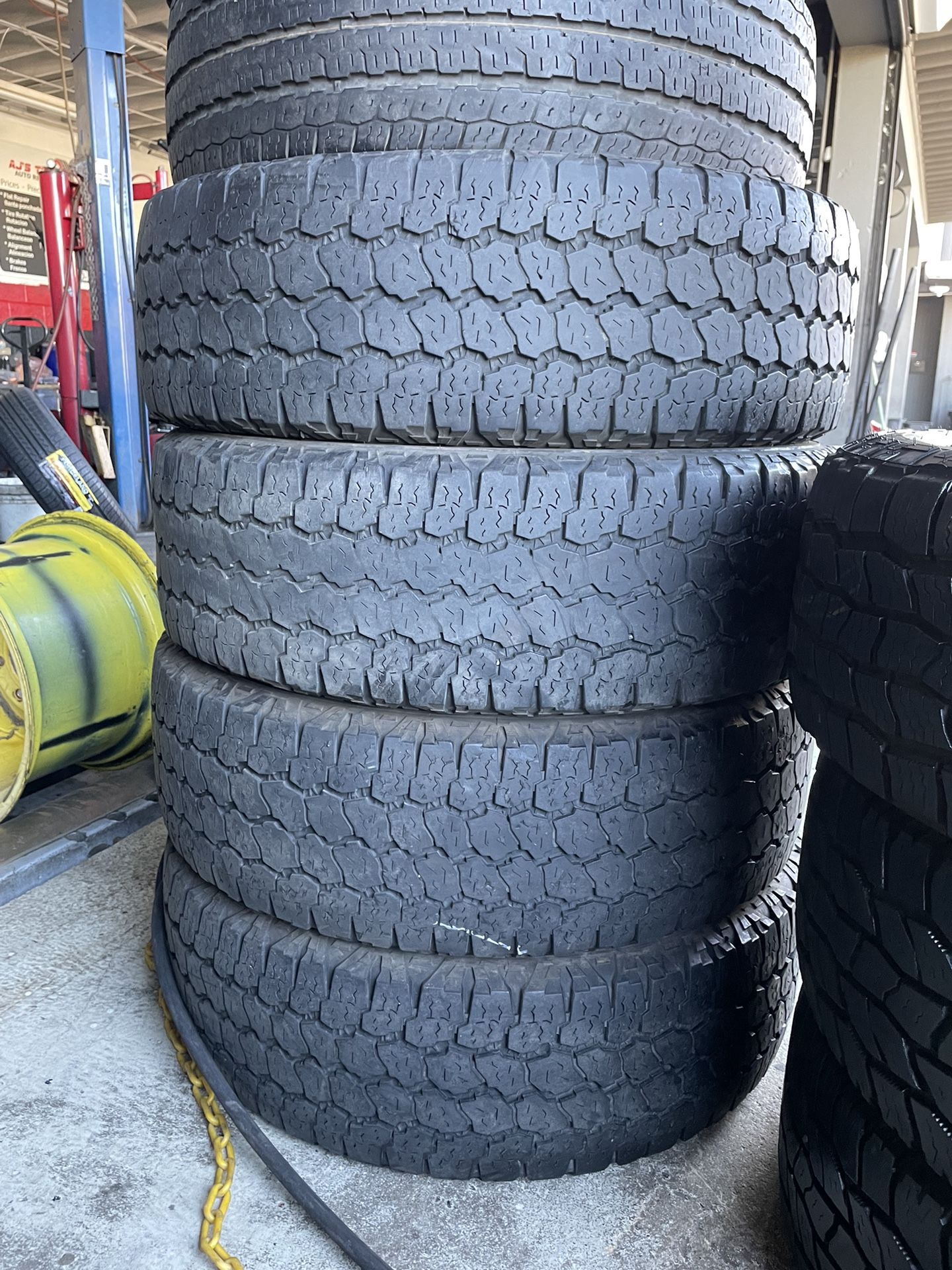 LT 275/7018 Marca Goodyear Usadas En Perfectas Condiciónes De Vida