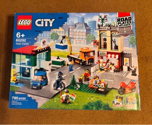 Lego City 60292 Town Center 790 pieces