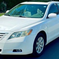Sell my. 2009ToyotaCamry XLE FWD-Wheel