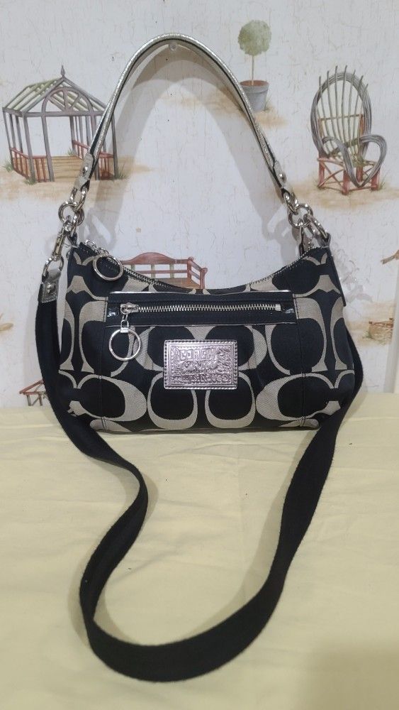COACH WOMEN'S POPPY SIGNATURE BLACK AND GRAY AUTHENTIC PURSE.