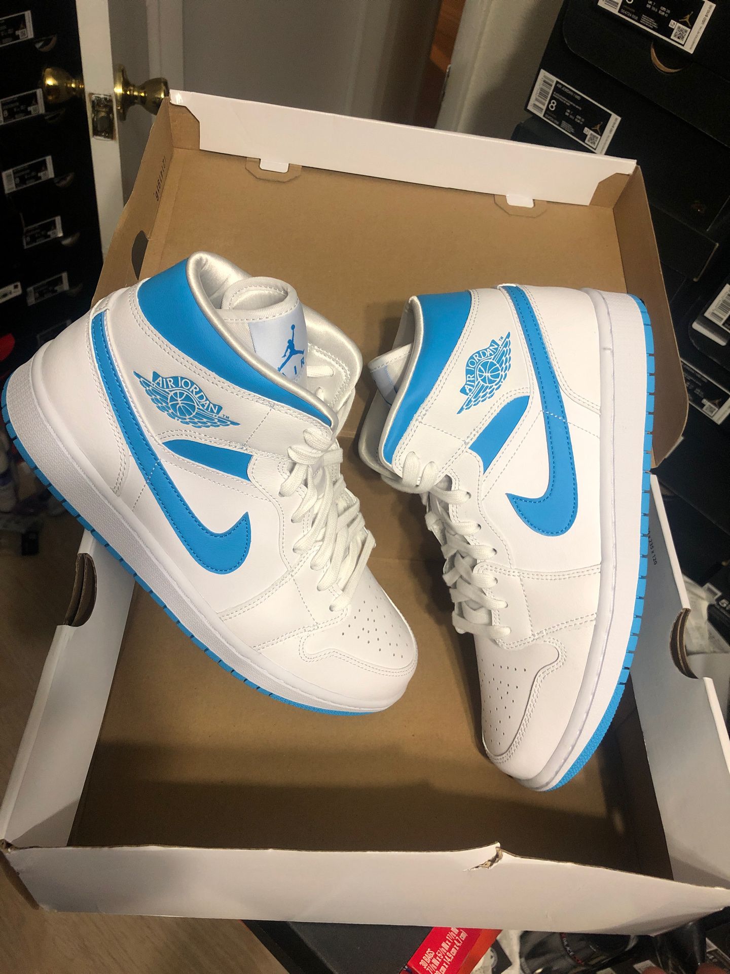 Jordan 1 mid unc