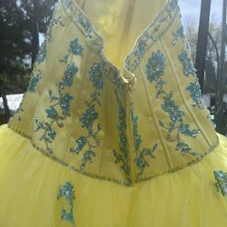 Prom Dress Size 14 Beautiful Yellow  Blues Hand Sewn  Metallic  Flowers