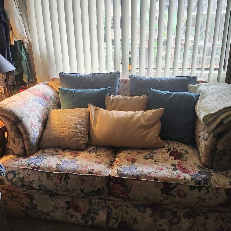 Love Seat with cushions