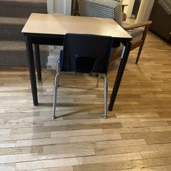 Kid’s Desk & Chair