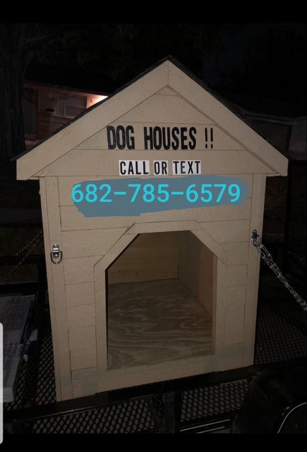 XLarge Dog house with electric heat light &Plugs. for Sale in