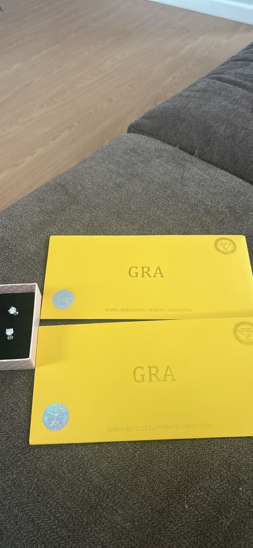 Moissanite earrings passes the diamond tester