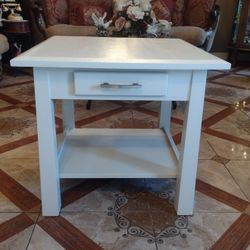 Wooden End Table With Drawer In Great Condition 59 North Houston TX 77016