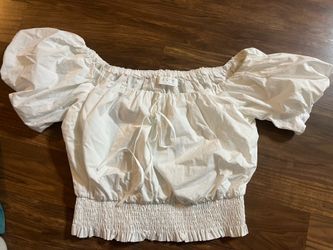 Puff sleeve cropped top size large