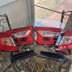 Complete set of taillights for Honda Accord 2018-2022.