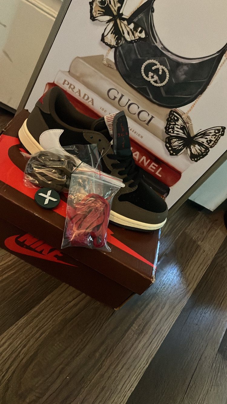 brand new Travis Scott x Air Jordan 1 Low 'Mocha SIZE 10 BRAND New
