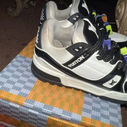 LV Trainer Leather Low Trainers  SIZE 11