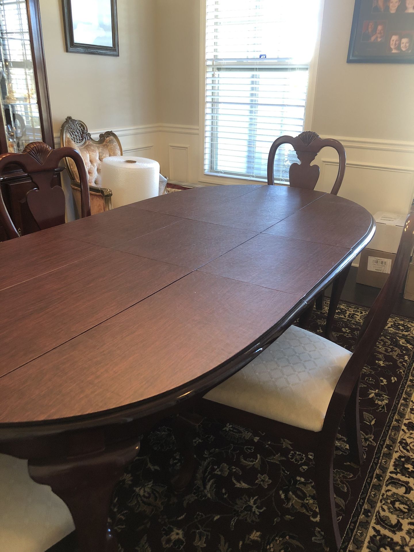 Dining Room Table w/4chairs and hutch