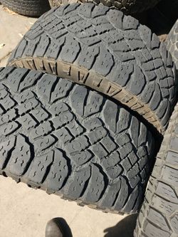 Used Pair Of Tires 305 55 20 lt