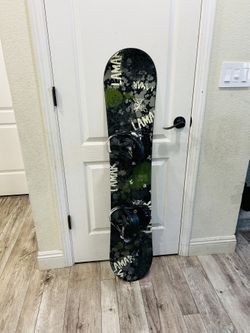 LAMAR SNOWBOARD WITH BINDINGS AND ACCESSORIES 133cm