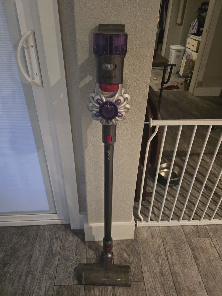 Dyson V8 with All Attachments and Wall Mount