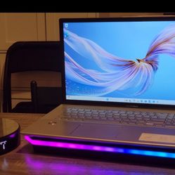 Asus Vivobook  17 Laptop 12 GB 😀 Ryzen 7 w/ Vegas 10 Graphics💪🏾! 512GB SSD!