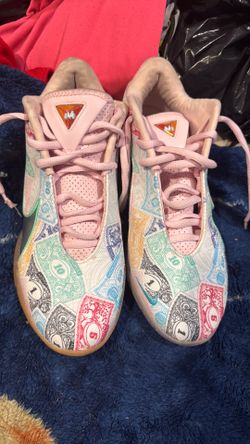 Nike LeBron’s size 10,￼