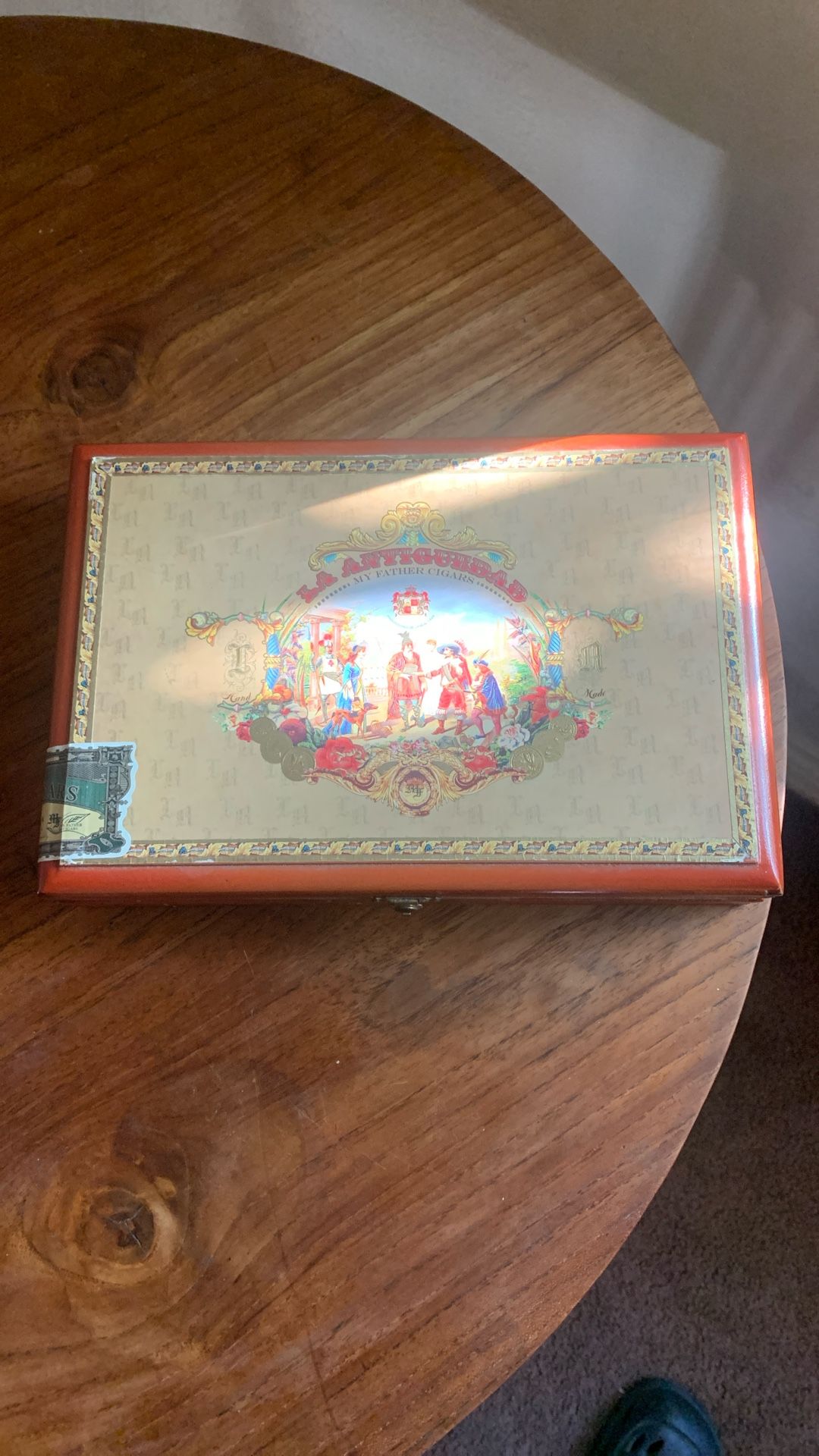 La Antigüedad Cigar Box. Empty