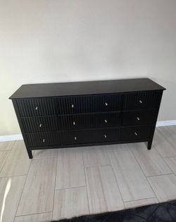 Modern Black 9-Drawer Dresser with Fluted Design NEW