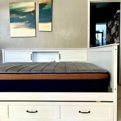 Queen Size Storage Daybed with Shelves & 3 Drawers