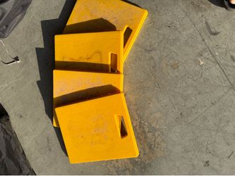 Campco trailer stabilizer qty 4 foot pads.