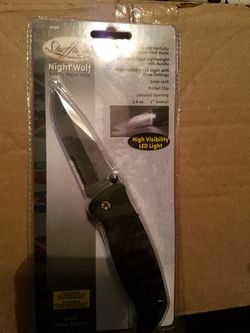 Knife with flash light