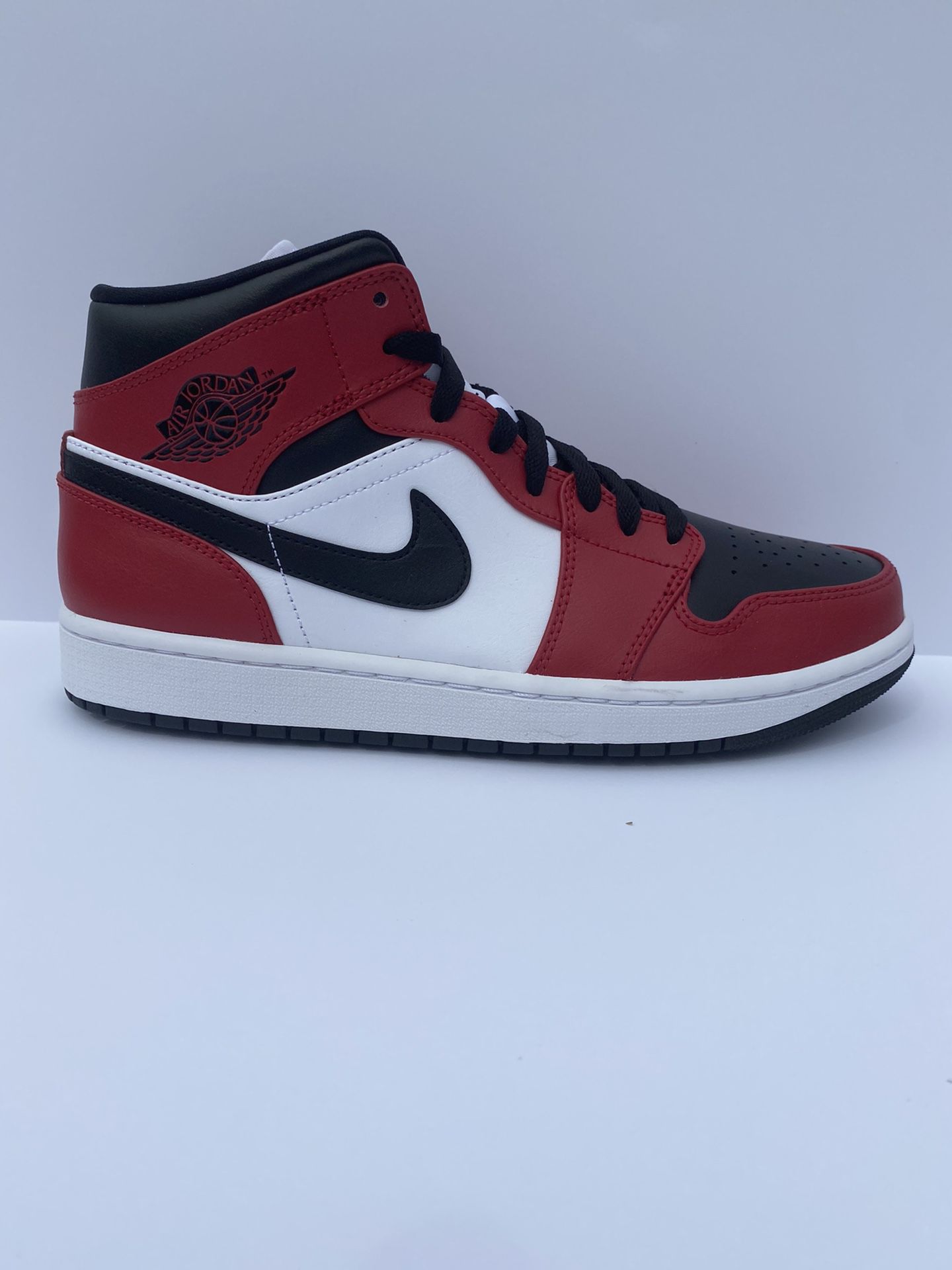 Air Jordan 1 Mid “Chicago Toe” size 11.5