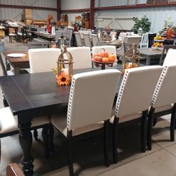 Elegant Dining Table Set 