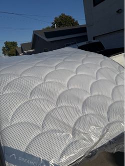 Queen size bed mattress Dreamcloud premier hybrid memory foam cooling Serta sealy Beautyrest black world class purple restore nectar classic luxe ultr