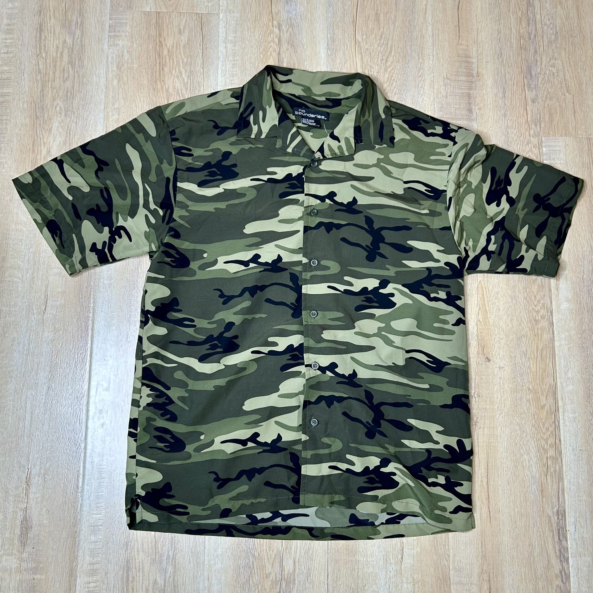 No Boundaries Camo Short Sleeve Button Up Mens Shirt Medium