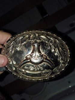 Large rodeo style men's buckle