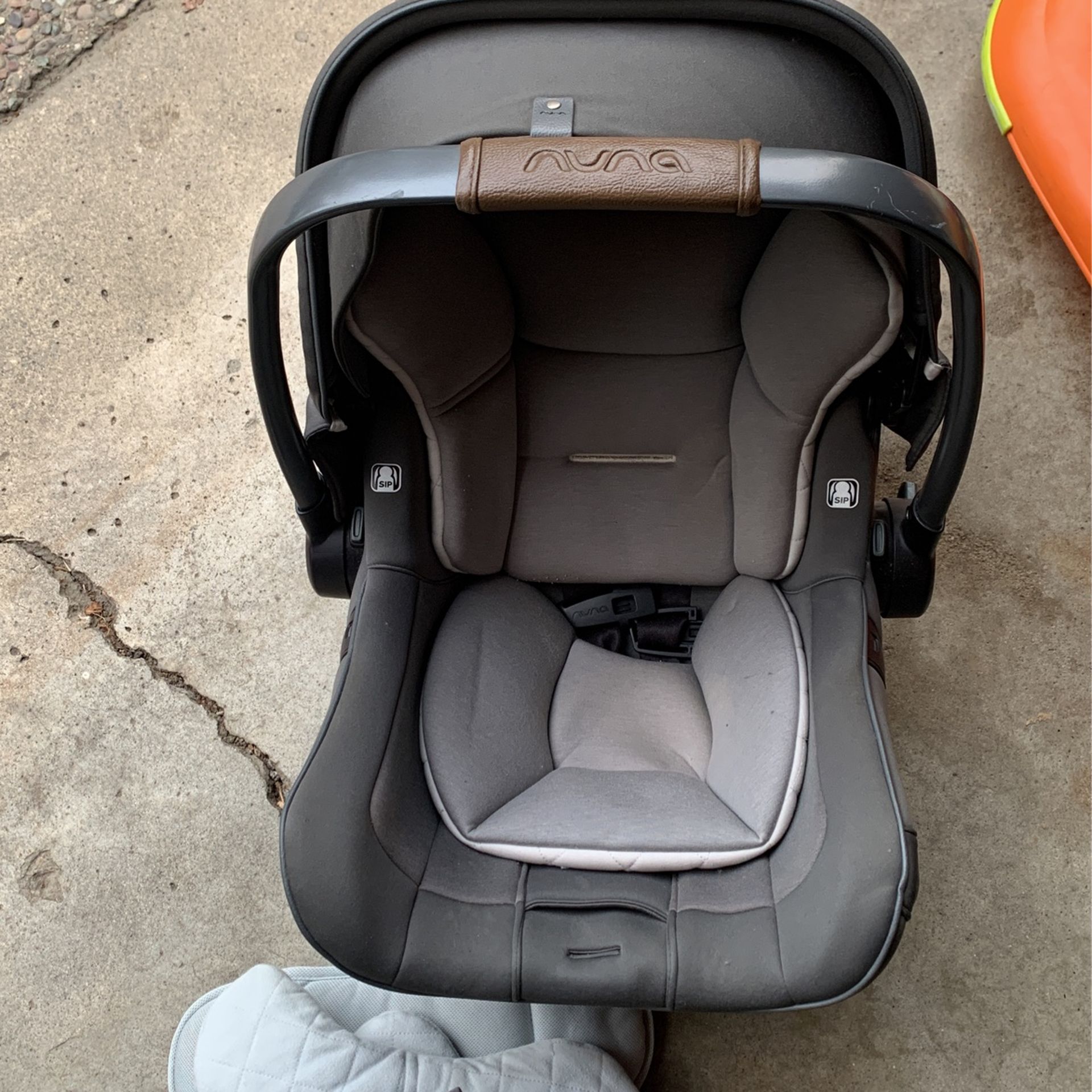 Avna Car Seat. Good Condition.