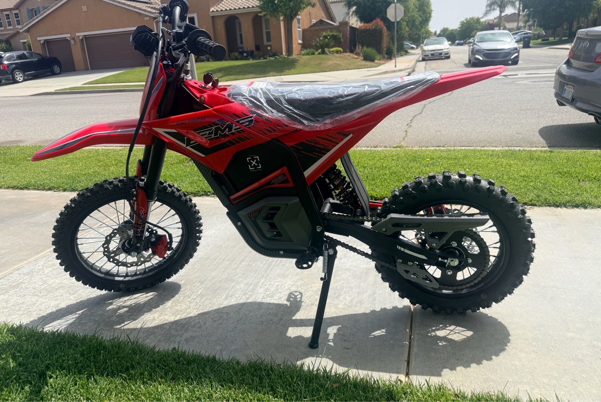 EM5 Electric Dirt Bike w/Light & Display, Off-Road Motorcycle 3000W 3 Speed Modes (Max 40MPH) 48V
