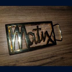 YES ITS AVAILABLE, ONLY MESSAGE IF READY TO PICK UP, LOCATION IS ACCURATE