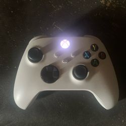 Xbox Controller  Left And Right Bumper Need Replacement 
