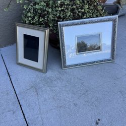8 Photos frames