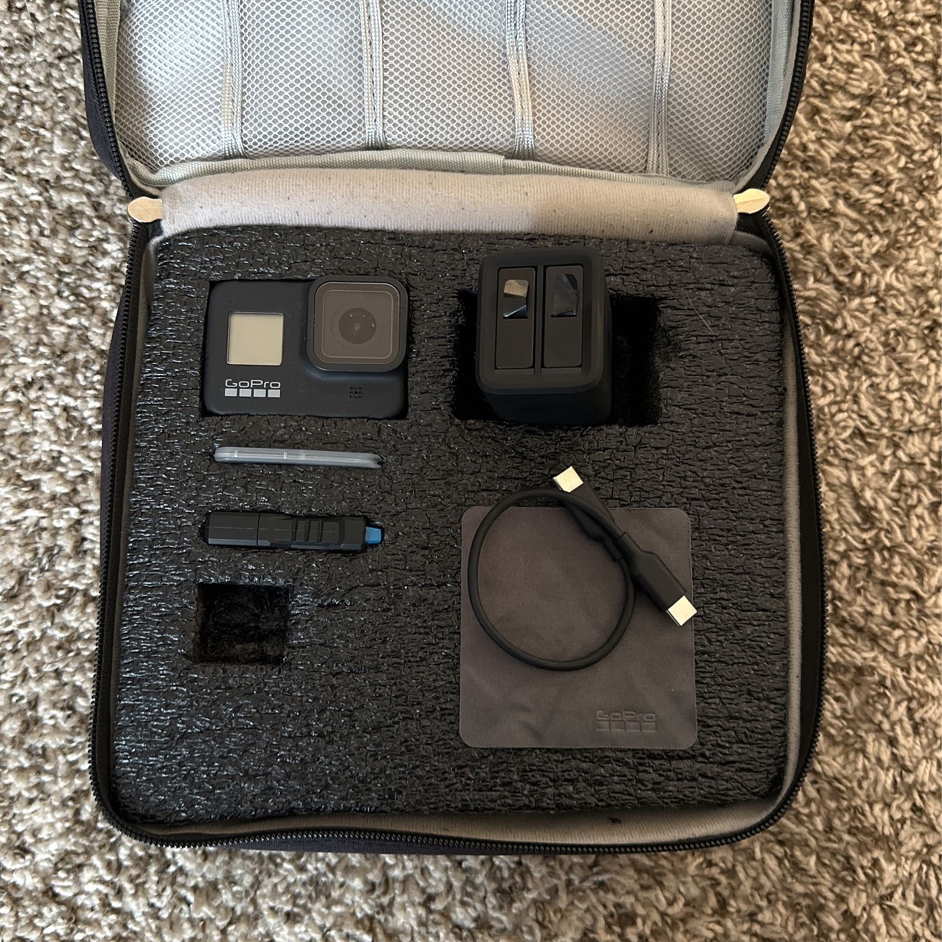 GoPro Hero 8 + Battery Station + Accessories