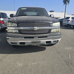 2004 CHEVY AVALANCH STRONG 