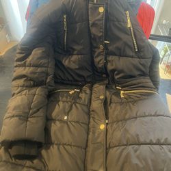 Woman’s Hooded Coat 2x