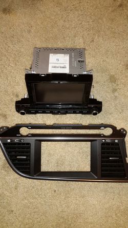 2018 Hyundai Elantra SE touch screen stock radio works great with bezel