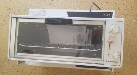 Toastmaster Oven Broiler 342X (Never Used)