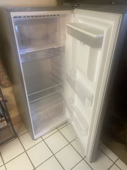 Farberware 6.2 CF Refrigerator New